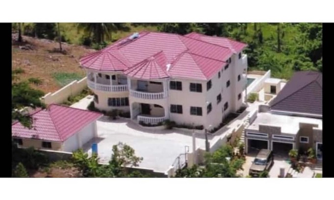Stewart Town House | Huntley Mansion.6 Bedrooms-8 Beds-6 bathrooms.Pool