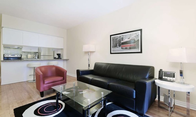 Bay Street Corridor Apartment | 2 Bedroom/1 Bathroom Jr. Suite