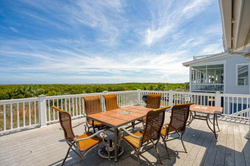 Saint Helena Island House | Oceanfront Home on Marlin- 3 bedroom - golf cart available