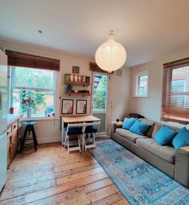 Larkhall Apartment | Bright & cosy 1 bedroom flat